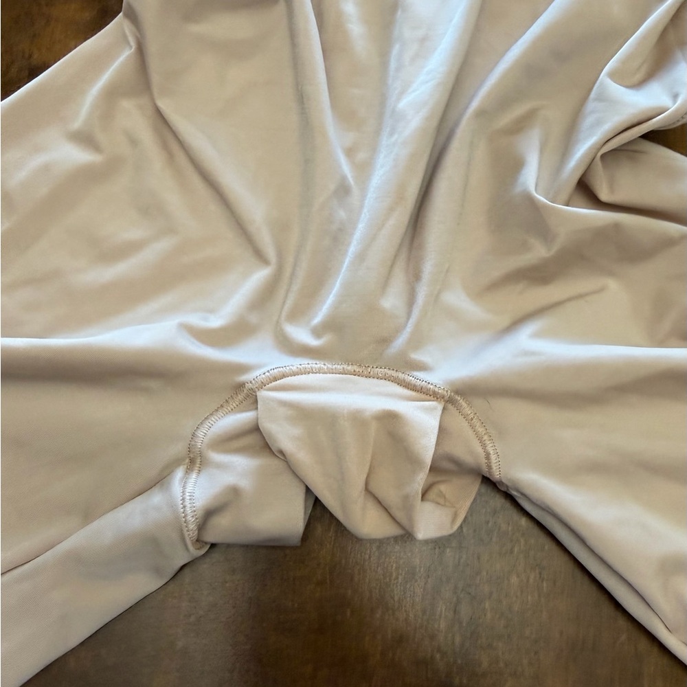 Spanx Low Plunge Mid Thigh Bodysuit Large ***read description - Picture 4 of 7